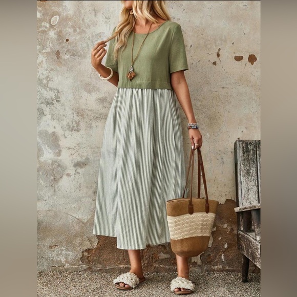 Dresses & Skirts - Striped shot sleeve dress